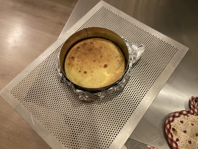 torta moderna karma frutta