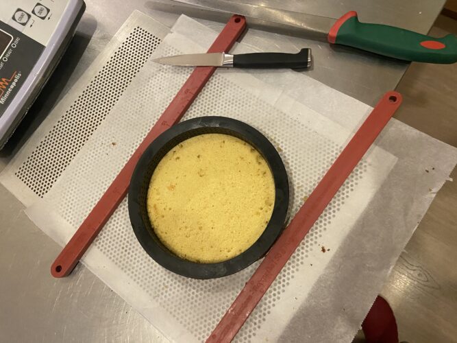 torta moderna karma frutta