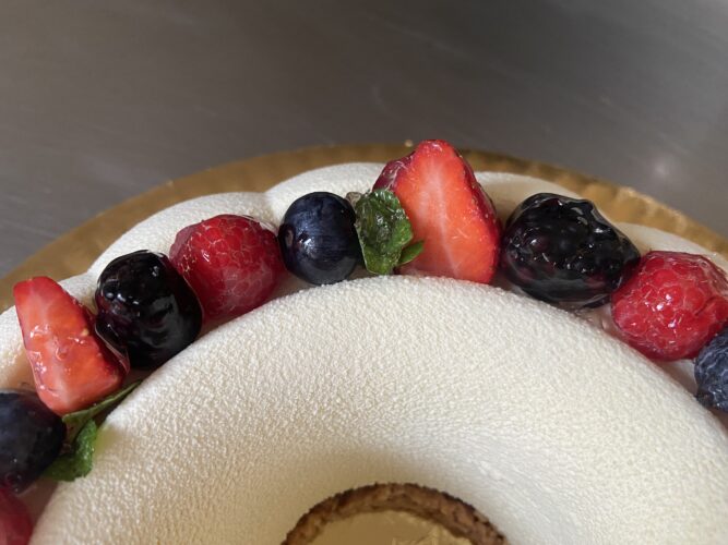torta moderna trionfo yogurt e frutta