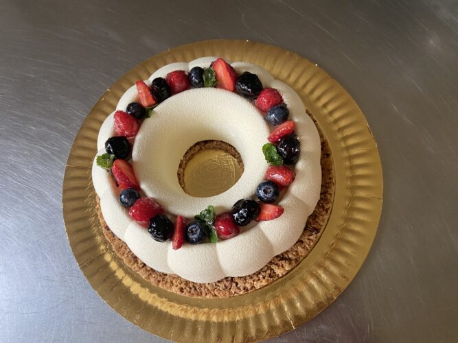 torta moderna trionfo yogurt e frutta