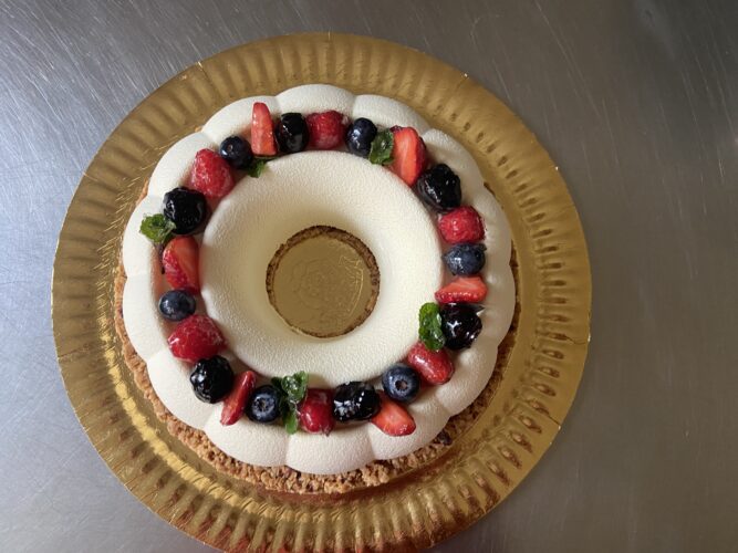 torta moderna trionfo yogurt e frutta