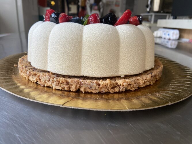 torta moderna trionfo yogurt e frutta