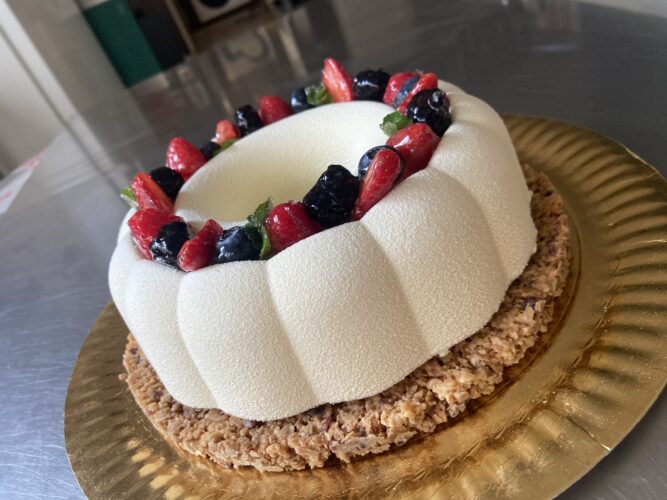 torta moderna trionfo yogurt e frutta