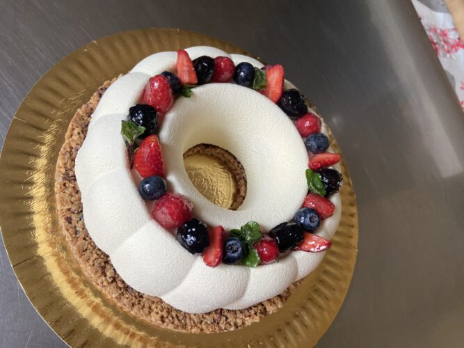 torta moderna trionfo yogurt e frutta