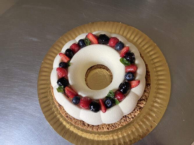 torta moderna trionfo yogurt e frutta