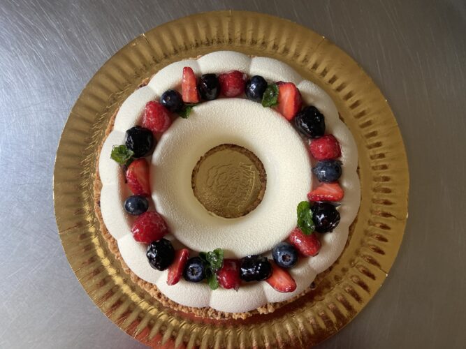 torta moderna trionfo yogurt e frutta