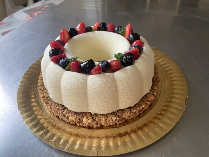 torta moderna trionfo yogurt e frutta