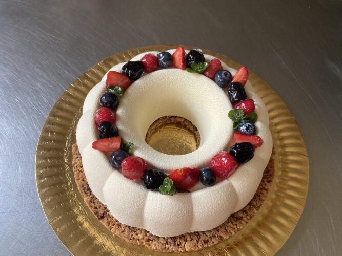 torta moderna trionfo yogurt e frutta