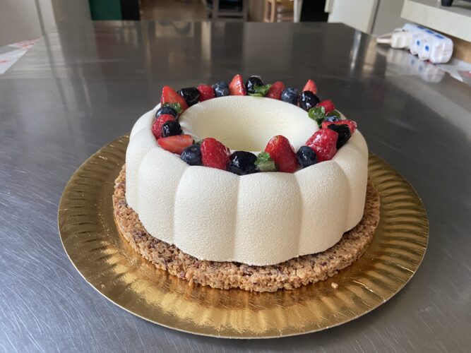 torta moderna trionfo yogurt e frutta
