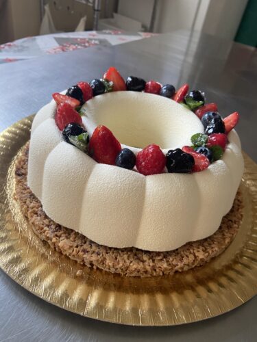 torta moderna trionfo yogurt e frutta