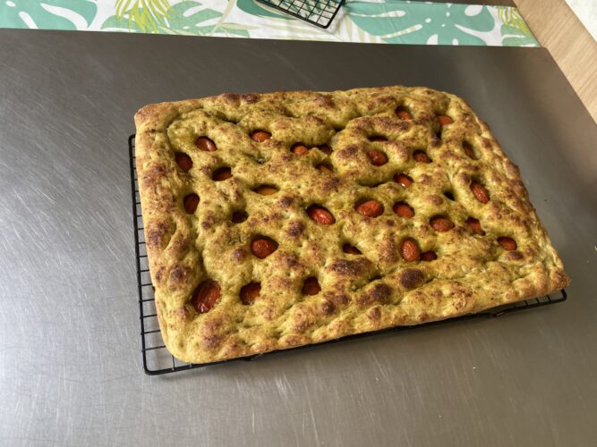focaccia pesto pomodori alta idratazione
