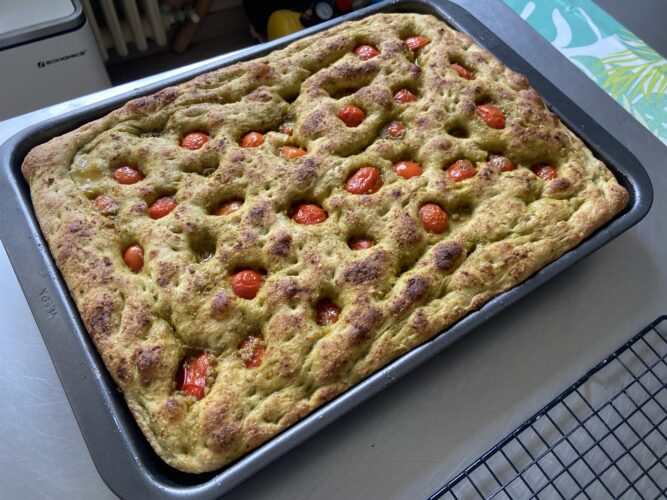 focaccia pesto pomodori alta idratazione