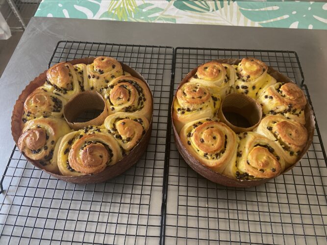 brioche corona crema e gocce cioccolato