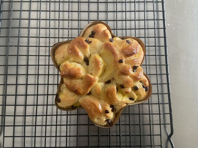 brioche corona crema e gocce cioccolato