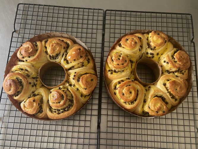 brioche corona crema e gocce cioccolato
