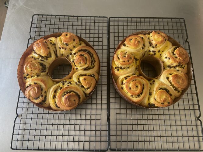 brioche corona crema e gocce cioccolato