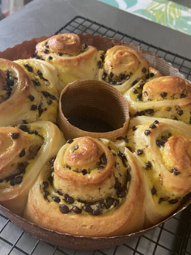 brioche corona crema e gocce cioccolato