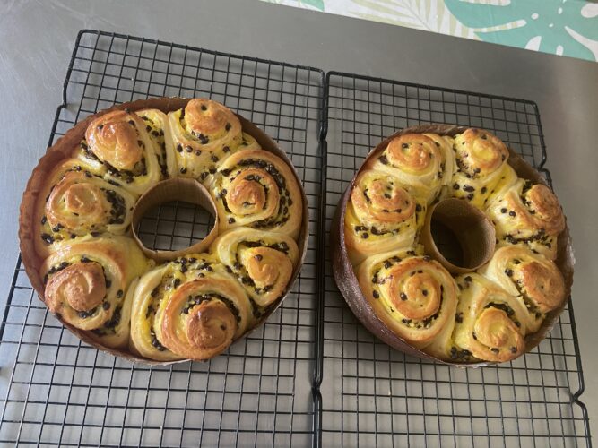 brioche corona crema e gocce cioccolato