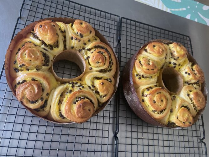 brioche corona crema e gocce cioccolato