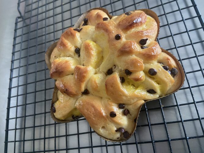 brioche corona crema e gocce cioccolato