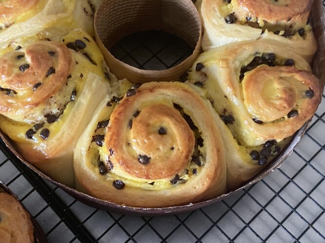 brioche corona crema e gocce cioccolato
