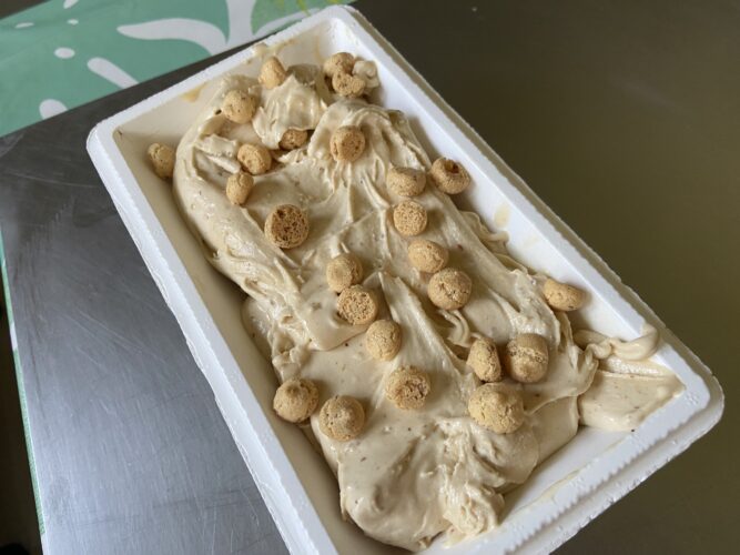 gelato biscotti amaretti