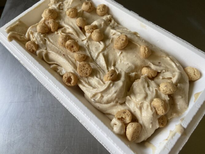 gelato biscotti amaretti