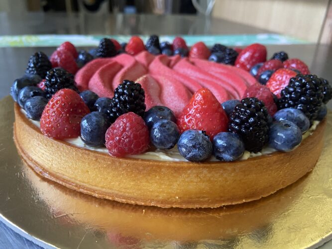 crostata moderna di frutta