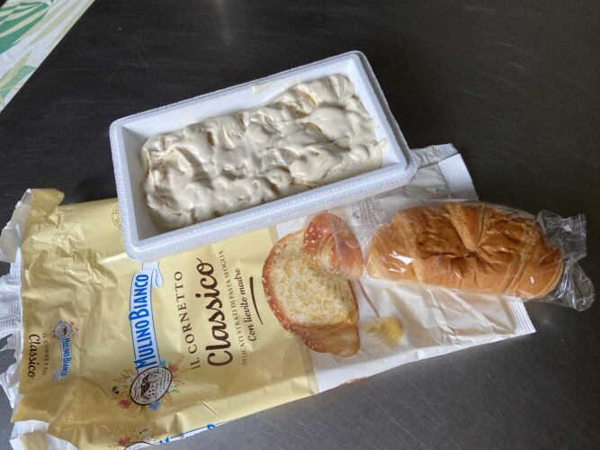 gelato croissant