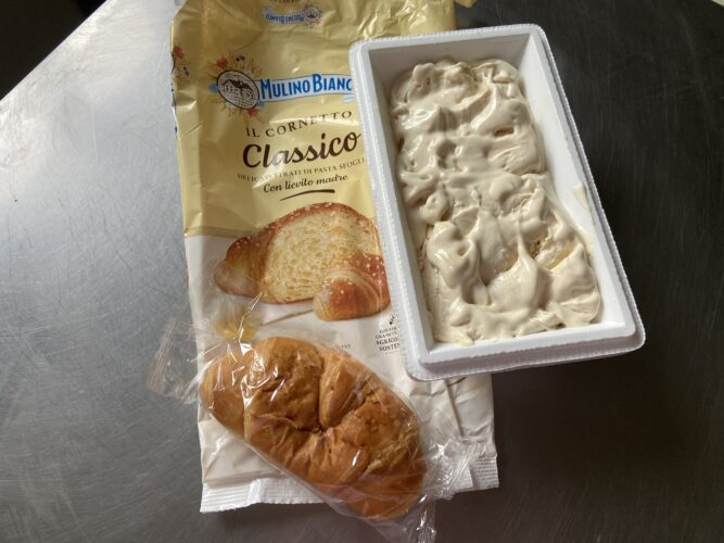 gelato croissant