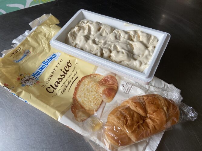gelato croissant