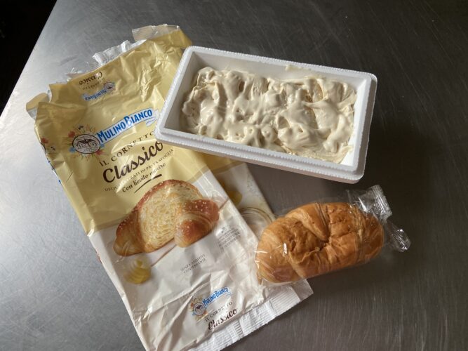 gelato croissant
