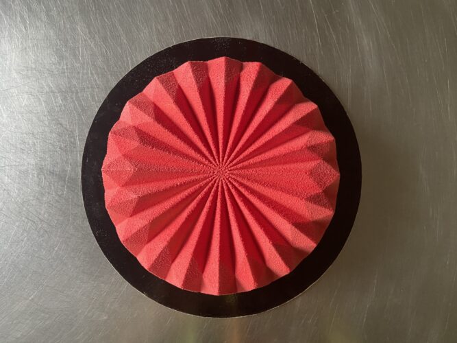 torta moderna origami piatacchio lampone vaniglia