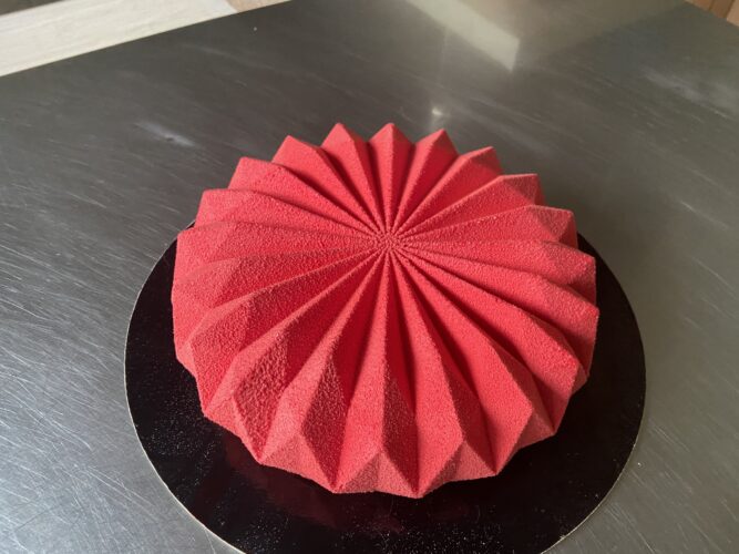 torta moderna origami piatacchio lampone vaniglia