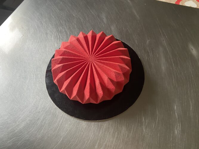 torta moderna origami piatacchio lampone vaniglia