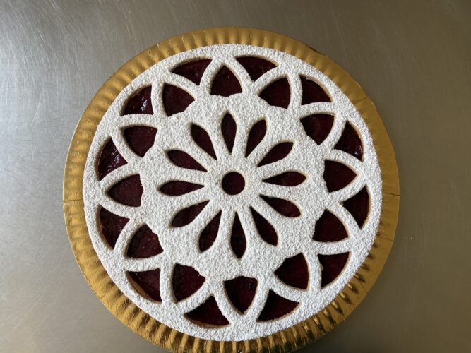 crostata fiore alla marmellata bosco
