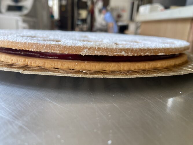 crostata fiore alla marmellata bosco