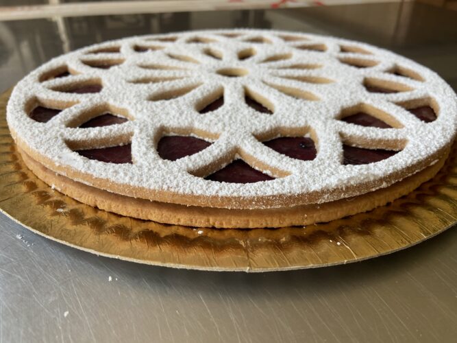 crostata fiore alla marmellata bosco