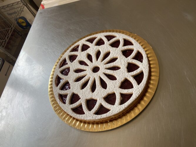 crostata fiore alla marmellata bosco
