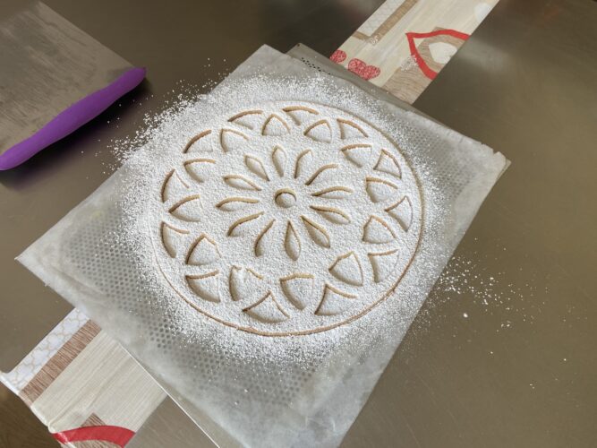 crostata fiore alla marmellata bosco