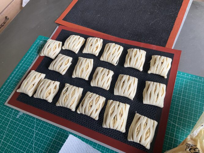apple strudel croissant