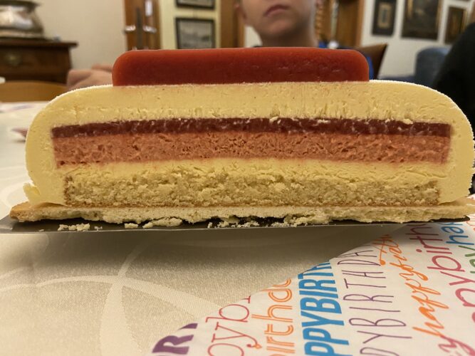 sezione torta moderna fragola vaniglia
