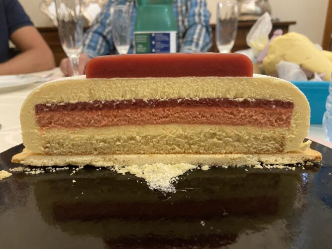 sezione torta moderna fragola vaniglia